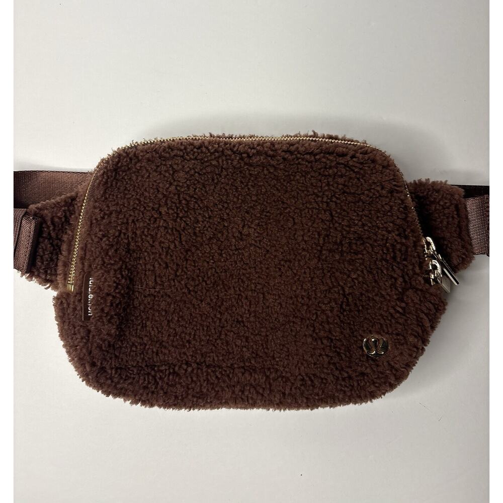 Lululemon Everywhere Belt Bag Fleece Brown - Picture 3 of 7